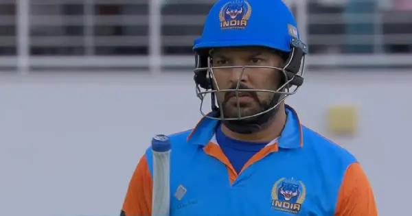 Yuvraj Singh smashes 32 runs off 6 deliveries in semi final against Australia Champions in WCL